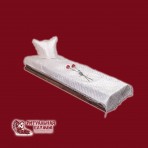 покрывало и подушка снег белое